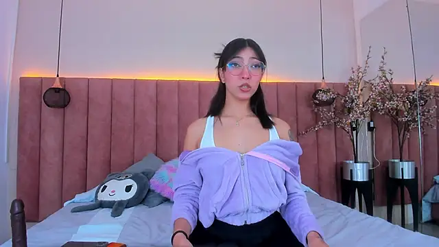 MarianaBranzz online show from 12-17-24, 01:05