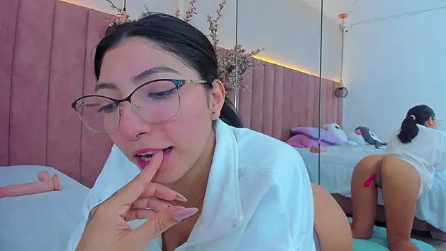 MarianaBranzz online show from 02-10-25, 07:17