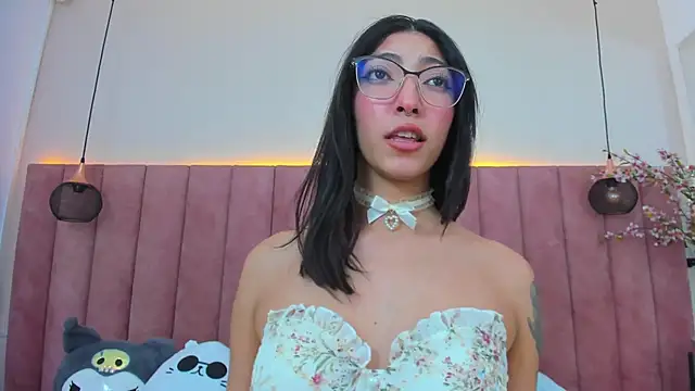 MarianaBranzz online show from 02-25-25, 04:10