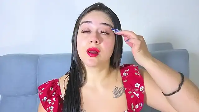 Snapshot of nahomi_sweett chatting on 06-18-26, 10:30 nahomi sweett online show from 06-18-26, 10:30