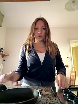 Snapshot of Sashabunny chatting on 12-14-25, 01:27 Sashabunny online show from 12-14-25, 01:27