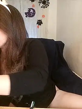 Kimiechanuwu online show from 10-28-25, 04:31