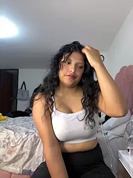 Snapshot of tati__22 chatting on 09-25-25, 12:03 tati 22 online show from 09-25-25, 12:03