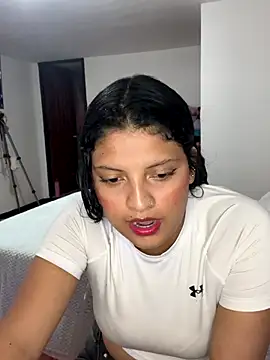 Snapshot of tati__22 chatting on 09-27-25, 06:02 tati 22 online show from 09-27-25, 06:02