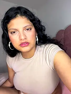 Snapshot of tati__22 chatting on 11-26-25, 04:52 tati 22 online show from 11-26-25, 04:52