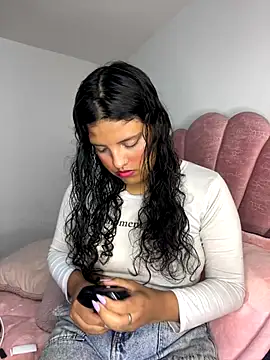 Snapshot of tati__22 chatting on 11-27-25, 04:53 tati 22 online show from 11-27-25, 04:53