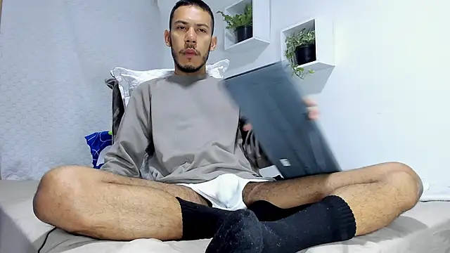 Aronxxs online show from 03-01-25, 10:45