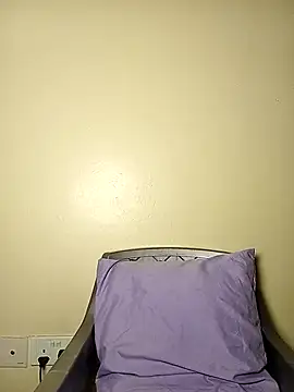 Snapshot of Ayrella02 chatting on 09-11-25, 01:39 Ayrella02 online show from 09-11-25, 01:39