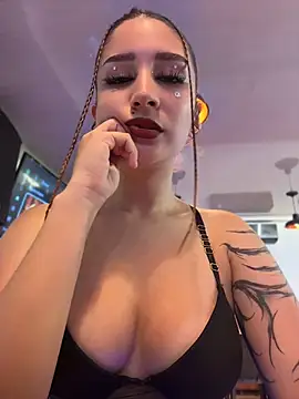 Snapshot of Mon_Cherry chatting on 04-30-26, 01:23 Mon Cherry online show from 04-30-26, 01:23