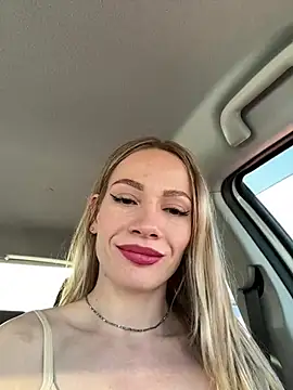 Snapshot of LavenderHot chatting on 02-06-25, 08:18 LavenderHot online show from 02-06-25, 08:18