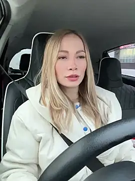 Snapshot of LavenderHot chatting on 02-13-25, 02:12 LavenderHot online show from 02-13-25, 02:12