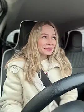 Snapshot of LavenderHot chatting on 03-01-25, 01:32 LavenderHot online show from 03-01-25, 01:32