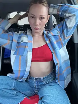 Snapshot of LavenderHot chatting on 10-13-25, 02:00 LavenderHot online show from 10-13-25, 02:00