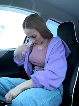 Snapshot of LavenderHot chatting on 11-21-25, 02:21 LavenderHot online show from 11-21-25, 02:21