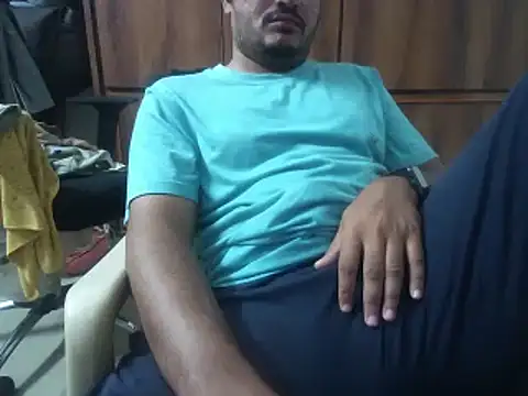 Snapshot of naughtymike0007 chatting on 10-24-25, 04:47 naughtymike0007 online show from 10-24-25, 04:47