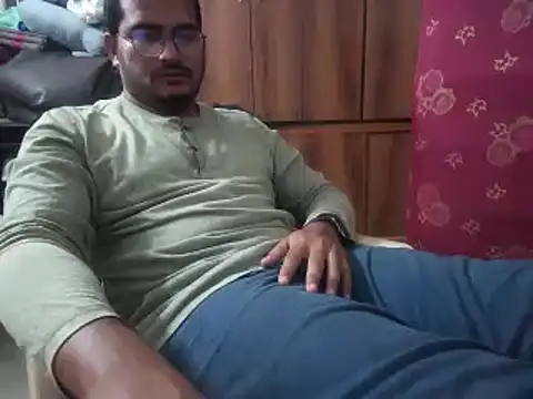 Snapshot of naughtymike0007 chatting on 10-25-25, 07:30 naughtymike0007 online show from 10-25-25, 07:30