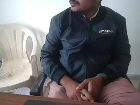 Snapshot of naughtymike0007 chatting on 11-18-25, 09:36 naughtymike0007 online show from 11-18-25, 09:36