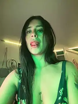 Snapshot of CieloTaylor chatting on 12-21-24, 01:04 CieloTaylor online show from 12-21-24, 01:04