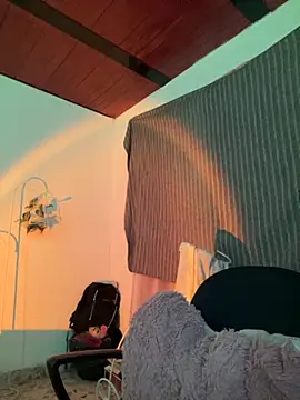 Snapshot of CieloTaylor chatting on 10-22-25, 04:13 CieloTaylor online show from 10-22-25, 04:13