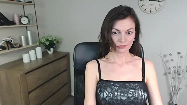 Snapshot of VivianWILD chatting on 12-31-24, 01:41 VivianWILD online show from 12-31-24, 01:41