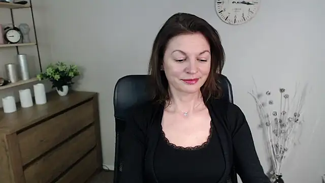 Snapshot of VivianWILD chatting on 01-09-25, 09:59 VivianWILD online show from 01-09-25, 09:59