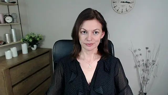 Snapshot of VivianWILD chatting on 01-14-25, 10:27 VivianWILD online show from 01-14-25, 10:27