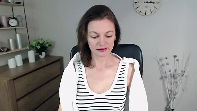 Snapshot of VivianWILD chatting on 01-17-25, 06:47 VivianWILD online show from 01-17-25, 06:47