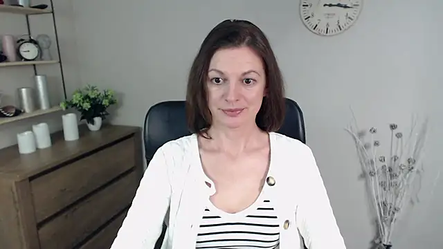 Snapshot of VivianWILD chatting on 01-17-25, 03:53 VivianWILD online show from 01-17-25, 03:53