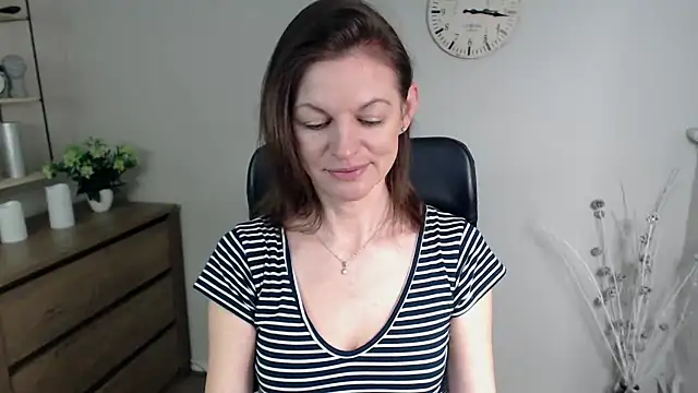 Snapshot of VivianWILD chatting on 01-23-25, 06:49 VivianWILD online show from 01-23-25, 06:49