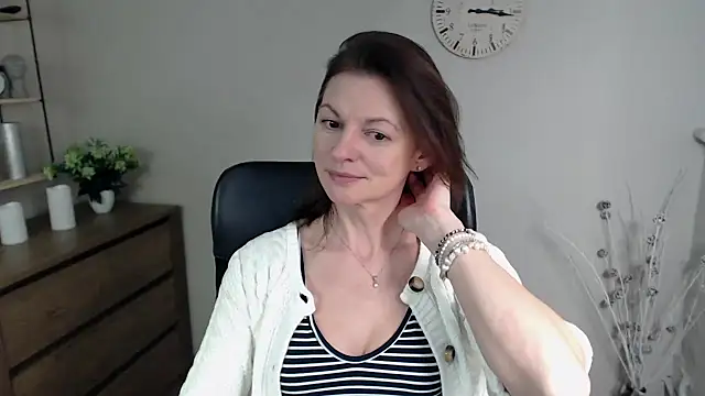 Snapshot of VivianWILD chatting on 01-23-25, 10:11 VivianWILD online show from 01-23-25, 10:11