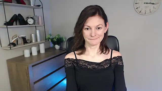 Snapshot of VivianWILD chatting on 02-06-25, 10:26 VivianWILD online show from 02-06-25, 10:26