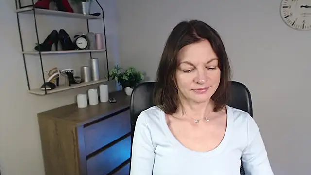 Snapshot of VivianWILD chatting on 02-10-25, 06:53 VivianWILD online show from 02-10-25, 06:53