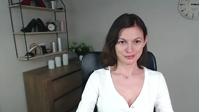 Snapshot of VivianWILD chatting on 02-13-25, 01:15 VivianWILD online show from 02-13-25, 01:15