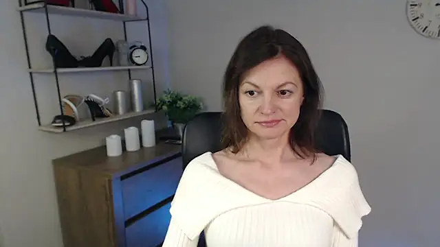 Snapshot of VivianWILD chatting on 02-26-25, 10:47 VivianWILD online show from 02-26-25, 10:47