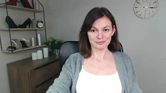 Snapshot of VivianWILD chatting on 03-03-25, 10:28 VivianWILD online show from 03-03-25, 10:28