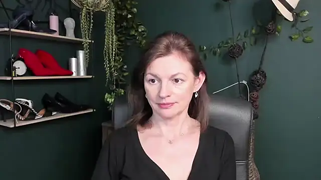 Snapshot of VivianWILD chatting on 03-10-25, 10:15 VivianWILD online show from 03-10-25, 10:15