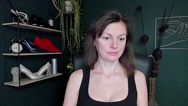 Snapshot of VivianWILD chatting on 03-18-25, 06:57 VivianWILD online show from 03-18-25, 06:57