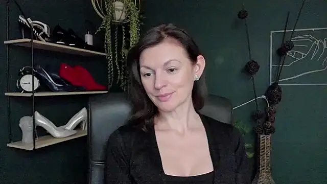 Snapshot of VivianWILD chatting on 03-18-25, 10:25 VivianWILD online show from 03-18-25, 10:25