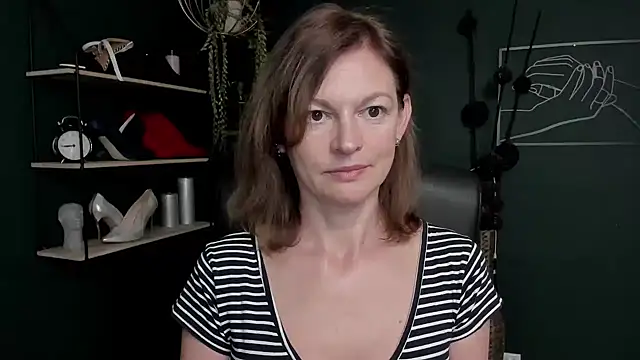 Snapshot of VivianWILD chatting on 09-09-25, 08:14 VivianWILD online show from 09-09-25, 08:14