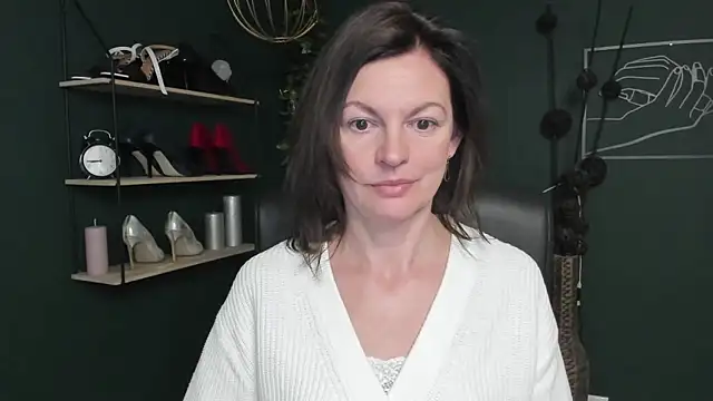 Snapshot of VivianWILD chatting on 09-26-25, 05:55 VivianWILD online show from 09-26-25, 05:55