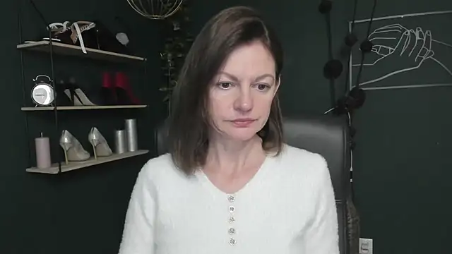 Snapshot of VivianWILD chatting on 10-17-25, 06:05 VivianWILD online show from 10-17-25, 06:05