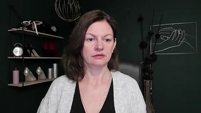 Snapshot of VivianWILD chatting on 10-20-25, 06:03 VivianWILD online show from 10-20-25, 06:03