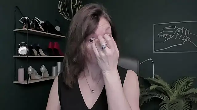 Snapshot of VivianWILD chatting on 11-04-25, 06:56 VivianWILD online show from 11-04-25, 06:56