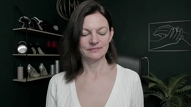 Snapshot of VivianWILD chatting on 11-05-25, 06:57 VivianWILD online show from 11-05-25, 06:57