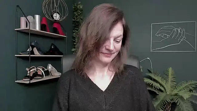 Snapshot of VivianWILD chatting on 11-17-25, 10:43 VivianWILD online show from 11-17-25, 10:43