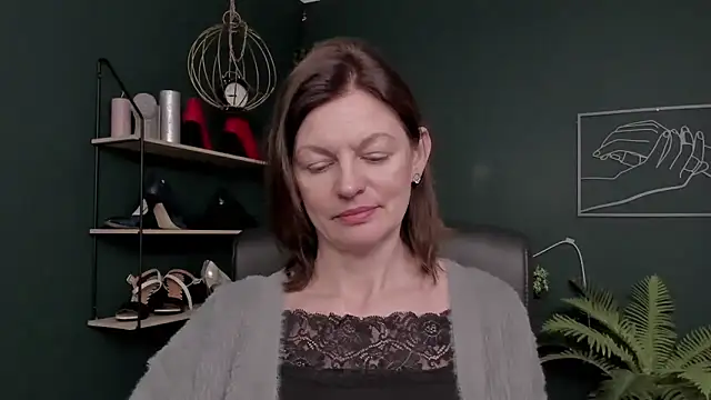 Snapshot of VivianWILD chatting on 11-24-25, 08:03 VivianWILD online show from 11-24-25, 08:03