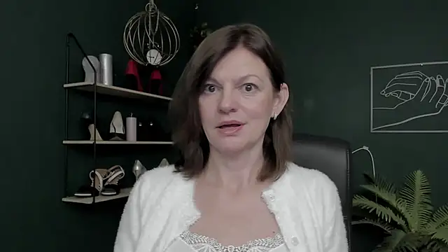 Snapshot of VivianWILD chatting on 11-26-25, 07:53 VivianWILD online show from 11-26-25, 07:53