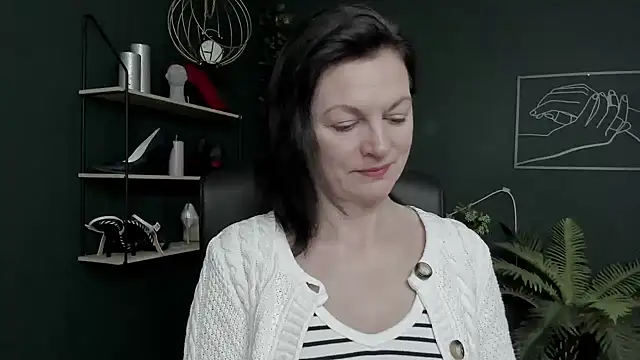 VivianWILD online show from 02-25-26, 07:51