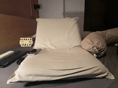 Snapshot of cloudboy_kk8 chatting on 12-17-25, 04:57 cloudboy kk8 online show from 12-17-25, 04:57