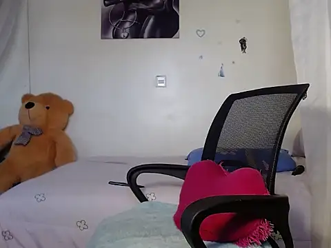 Snapshot of TeenieReeny chatting on 03-16-25, 08:54 TeenieReeny online show from 03-16-25, 08:54